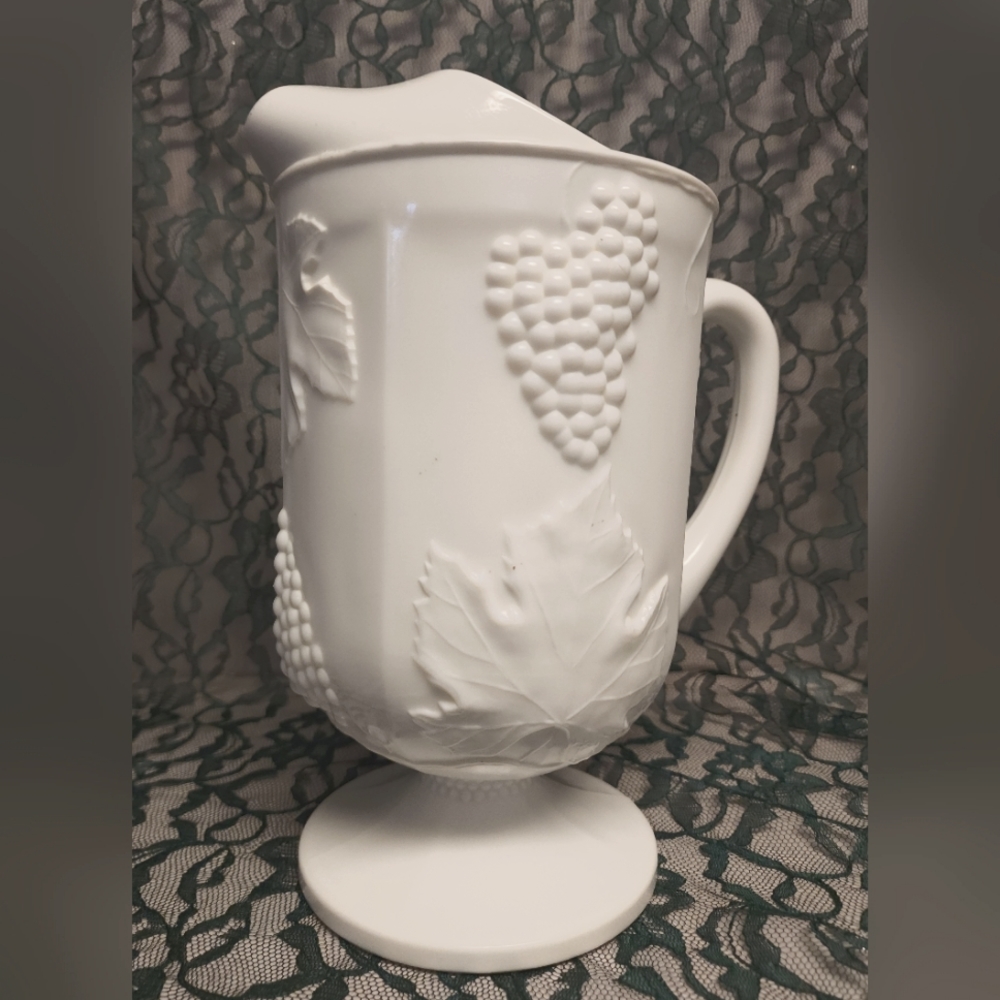 Vintage Indiana Colony Milk Glass Pitcher
